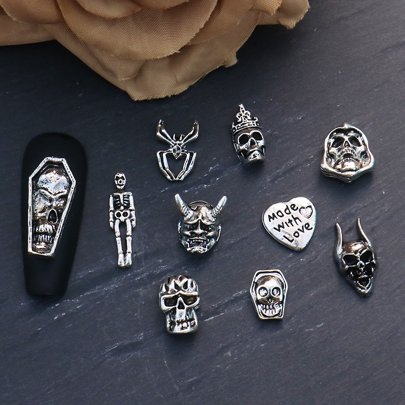 Trending Tech Accessories - Breloques à ongles de masque de